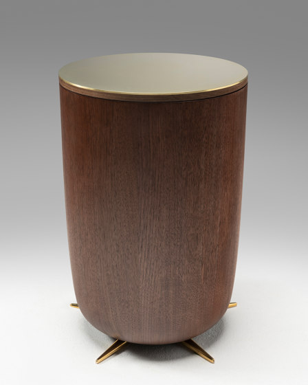 The Tom Champagne Table (Black Walnut/Brass) | Tables d'appoint | Roll & Hill