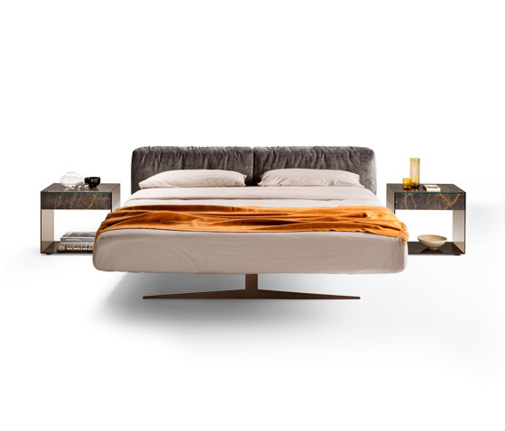 Steel Soft Bed - Axum 12 fabric. Peltro steel legs. | Betten | LAGO
