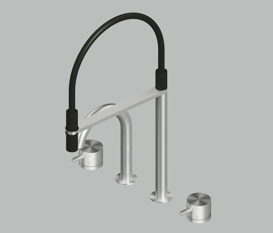 AISI316L stainless steel deck mounted mixer setwith swivelling spout, with remote control forwater treatment and dedicated swivelling spoutfor filtered water. | Küchenarmaturen | Quadrodesign