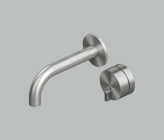 Q | Wall mounted mixer with spout. | Wash basin taps | Quadrodesign