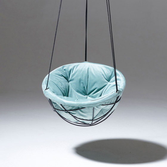 Furry Friends Pet Bed - Hanging Basket & stand | Letti per cani | Studio Stirling