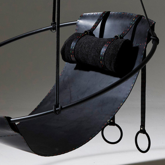 Sling Hanging Chair - Pride | Columpios | Studio Stirling