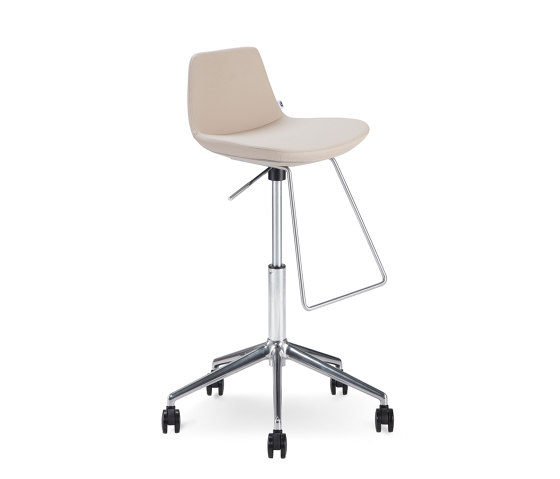 Pera Bar - Consultation | Counter stools | B&T Design