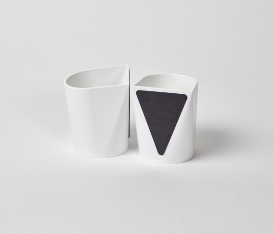 Moving Cup | Pen holders | Moving Walls