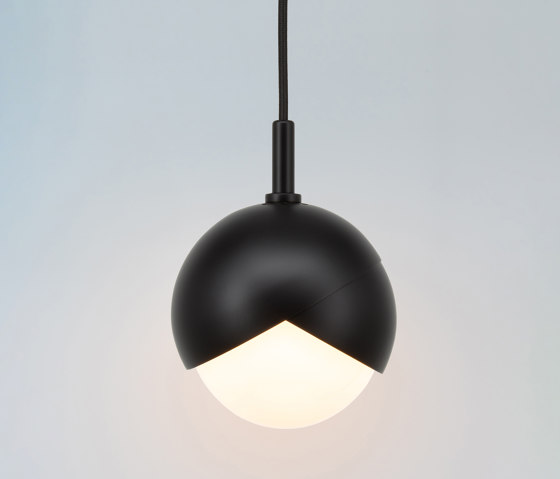 Benedict | Pendant - 9 inch (Black - matte) | Lámparas de suspensión | Trella