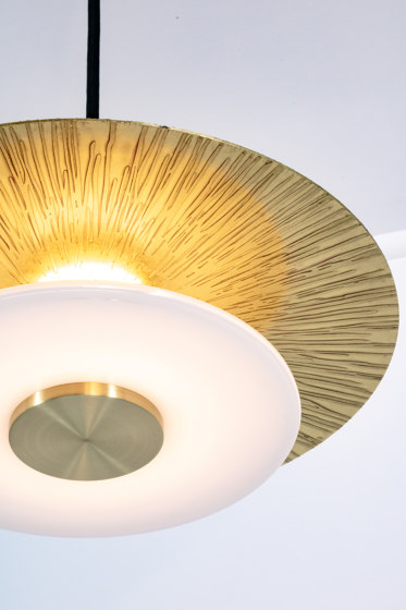 Klein | Pendant - 11 inch (Klein etch in polished brass) | Lampade sospensione | Trella