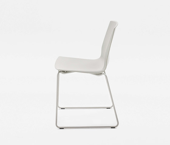 Loto Recycled Sled Chair 335L | Chaises | Mara