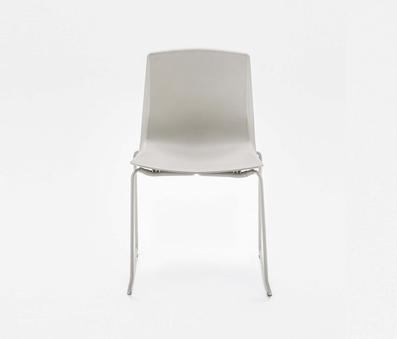 Loto Recycled Sled Chair 335L | Chairs | Mara