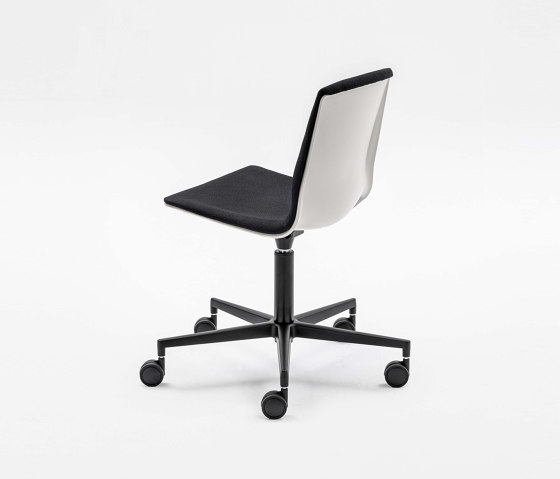 Loto Recycled Swivel chair 330L | Sillas | Mara