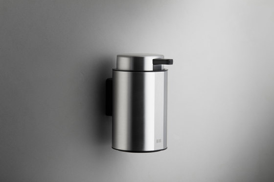 Reframe Collection I Soap dispenser, wallmounted I Brushed steel | Soap dispensers | Unidrain