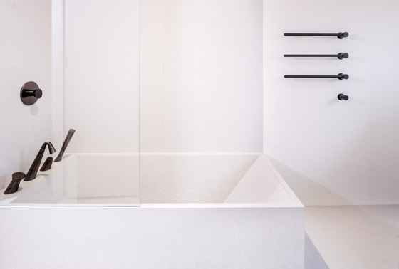 Concrete bathtub | dade CROW concrete bathtub | Bathtubs | Dade Design AG concrete works Beton