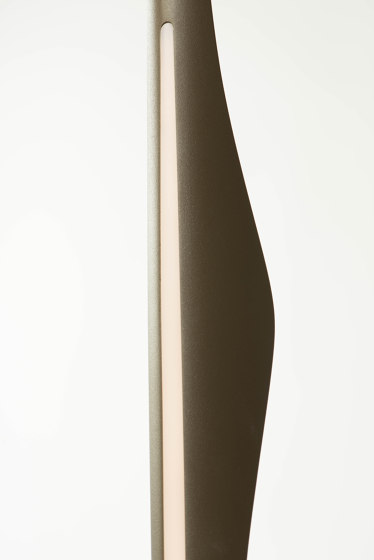 Silhouette I Lampara de mesa (bronce) | Lámparas de sobremesa | Softicated