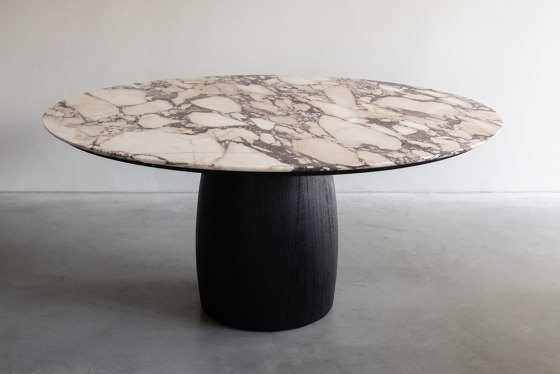 Barrel Dining Table | Dining tables | Van Rossum