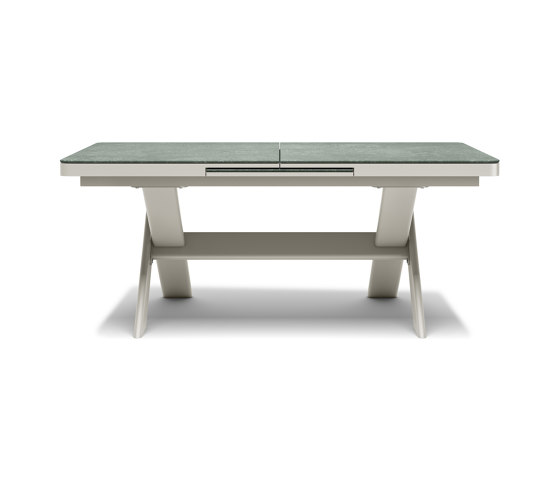 Swan Coconut Extended Dining Table | Tables de repas | SNOC