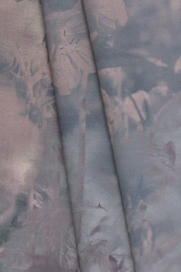 Meadow Geranium Fabric - Pink & Blue | Tissus de décoration | Feathr