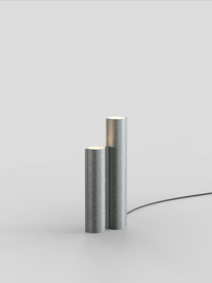 Silo 2TF - Tumbled Aluminum | Tischleuchten | Lambert et Fils