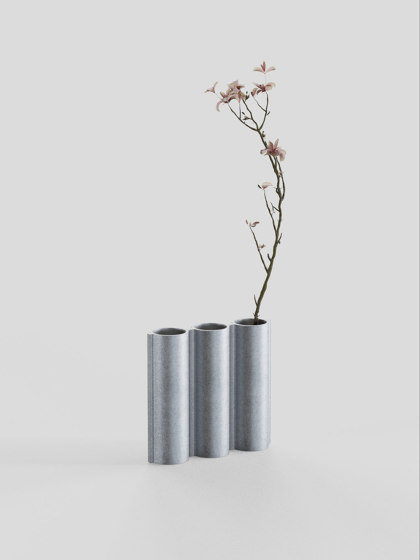 Silo Vase 3VJ - Tumbled Aluminum | Floreros | Lambert et Fils