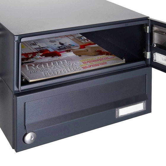4er Edelstahl Briefkastenanlage freistehend Design BASIC Plus Xubic 385X ST-BP - RAL nach Wahl | Briefkästen | Briefkasten Manufaktur