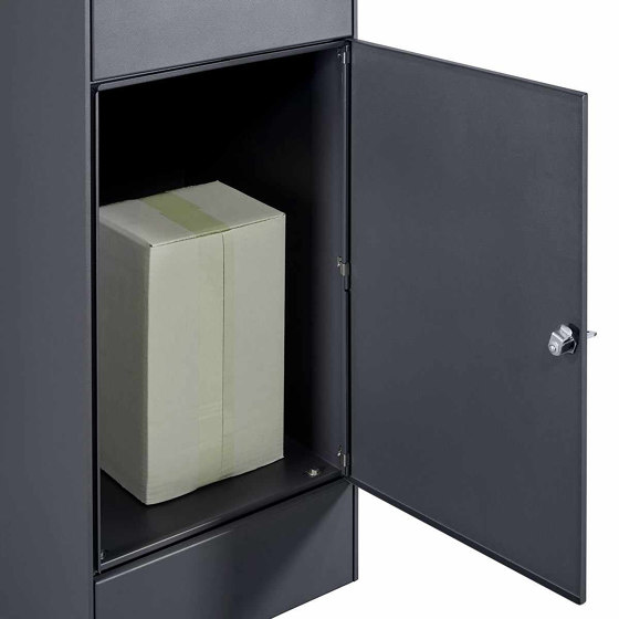 Boîte aux lettres sur pied Design BASIC Plus Xubic 385X ST-BP avec 2x casier à paquets - RAL au choix | Boîtes aux lettres | Briefkasten Manufaktur