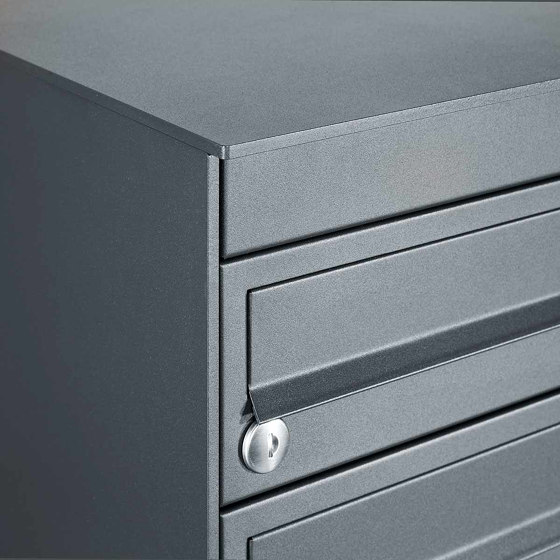 Stainless steel parcel post pedestal BASIC Plus 864XS with parcel compartment 550x370 - RAL of your choice | Mailboxes | Briefkasten Manufaktur