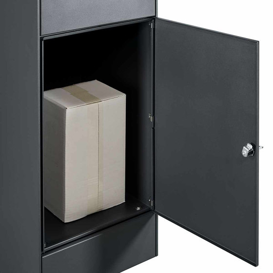 Colonne de boîte à paquets en acier raffiné BASIC Plus 864XS avec compartiment à paquets 550x370 - RAL au choix | Boîtes aux lettres | Briefkasten Manufaktur