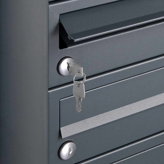 90er Plinth letterbox system Design BASIC 385P-7016 ST-SOC - RAL 7016 anthracite grey | Buzones | Briefkasten Manufaktur