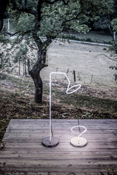 Outdoor lamp Laso with articulated lampshade-high version | Éclairage sol extérieur | Egoé