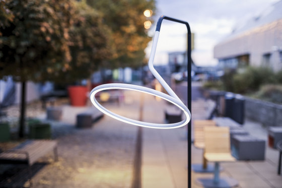 Outdoor lamp Laso with articulated lampshade-high version | Lampade outdoor pavimento | Egoé