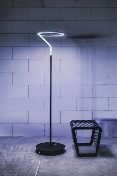 Outdoor lamp Laso with straight lampshade-high version | Lámparas exteriores de suelo | Egoé