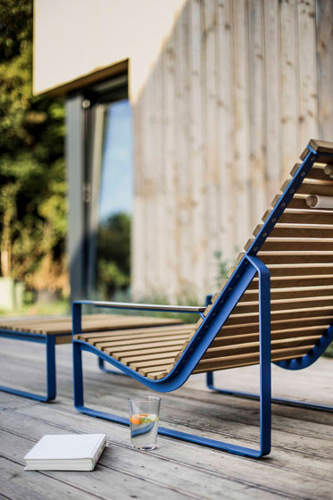 Relaxing deckchair with armrests Preva | Sun loungers | Egoé