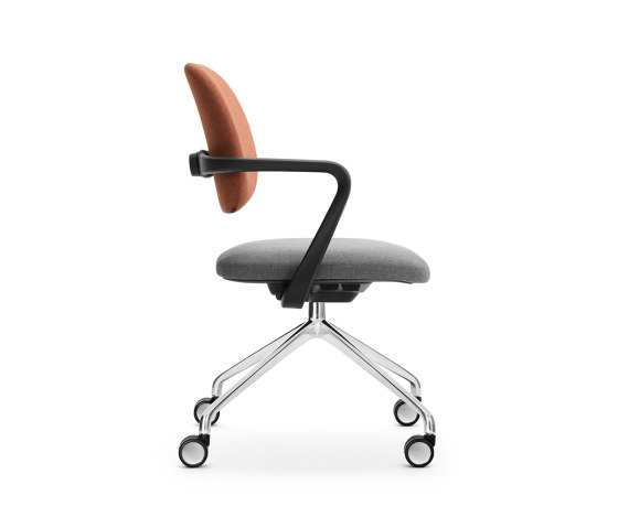 ATEGRA, 4-prong base with castors | Chairs | Girsberger