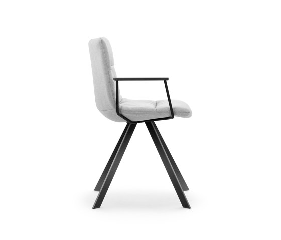 MAREL four-legged chair flat tube with armrests | Sillas | Girsberger