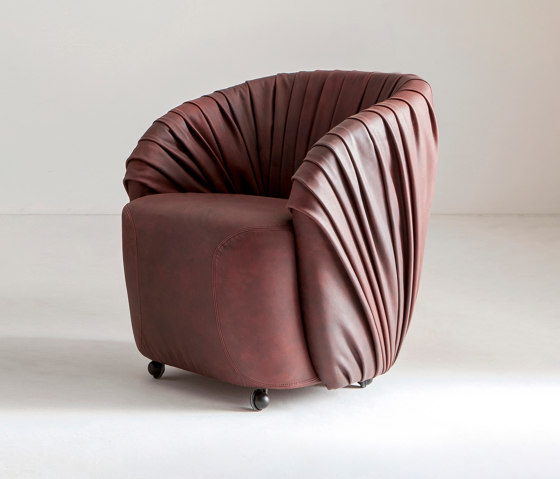 Drapé Club | Chair | Chairs | Laurameroni