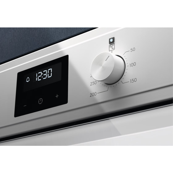700 SenseCook Convection Oven with Aqua Clean | Forni | Electrolux Group