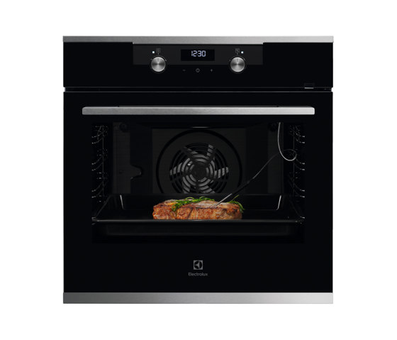 700 SenseCook Convection Oven with Aqua Clean | Ovens | Electrolux Group