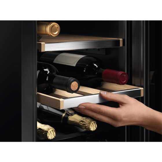 700 Wine Cabinet 18 bottles 1 temperature zone 295 mm | Neveras para vinos | Electrolux Group