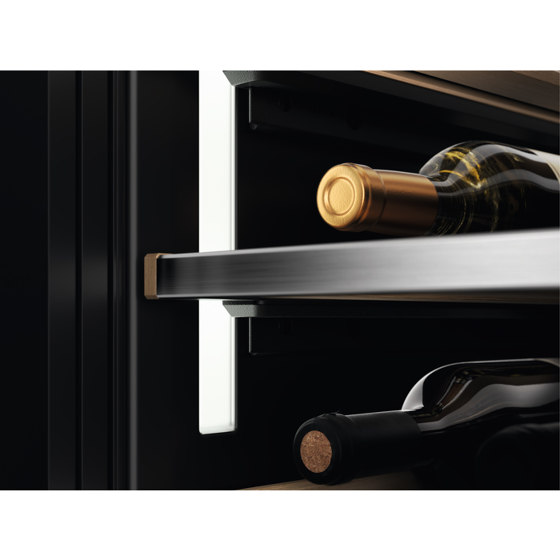 700 Wine Cabinet 18 bottles 1 temperature zone 295 mm | Caves à vin | Electrolux Group