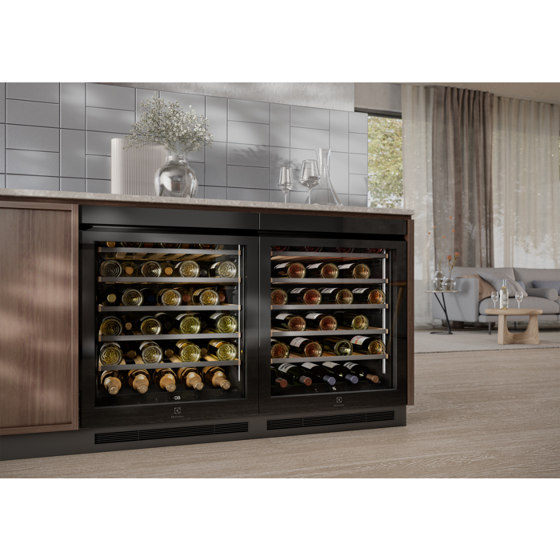 800 Wine Cabinet 40 bottles 1 temperature zone 595 mm | Wine coolers | Electrolux Group