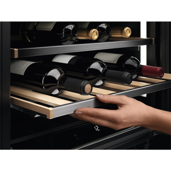 800 Wine Cabinet 40 bottles 1 temperature zone 595 mm | Weinkühlschränke | Electrolux Group