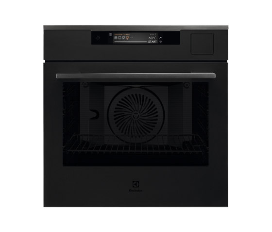 900 SteamPro Steam Oven/Convection Oven with Steam Cleaning | Fours | Electrolux Group