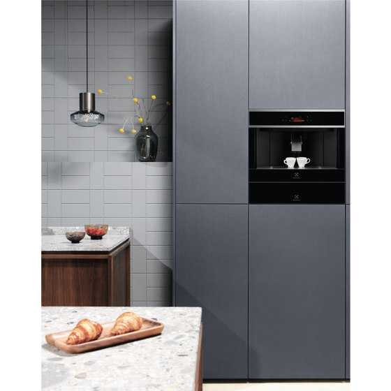 Built-in Stainless Steel Coffee Machine with Anti Finger Print | Kaffeemaschinen | Electrolux Group