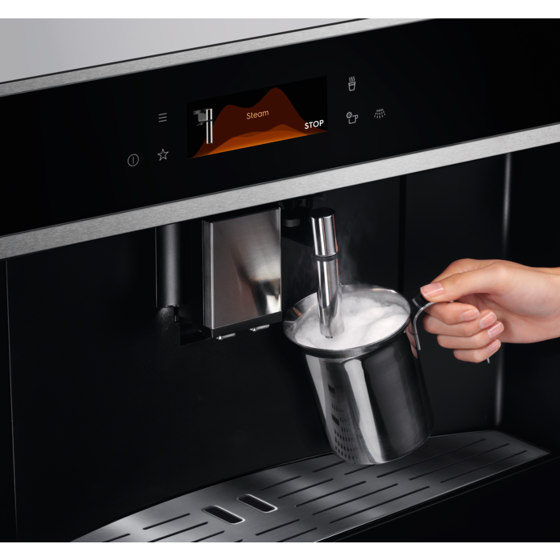 Built-in Stainless Steel Coffee Machine with Anti Finger Print | Máquinas de café | Electrolux Group
