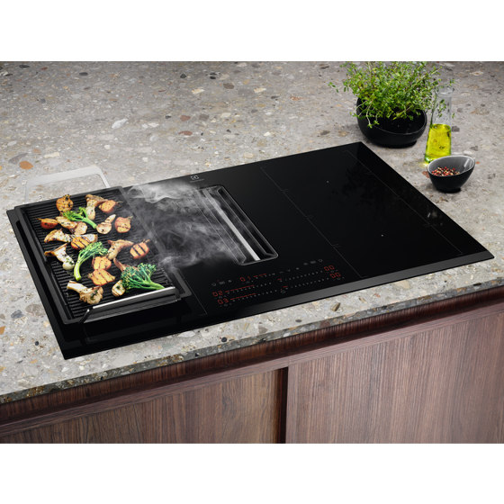 Induction hob with built-in fan 83 cm | Hobs | Electrolux Group