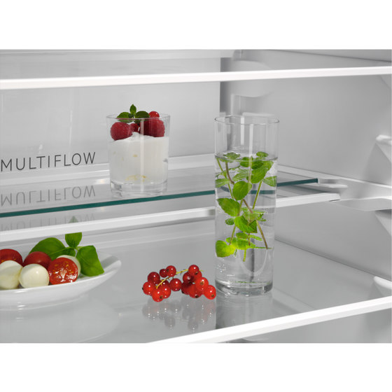 7000 Greenzone Integrated Fridge Freezer 176.9 cm - White | Frigoríficos / Neveras | Electrolux Group