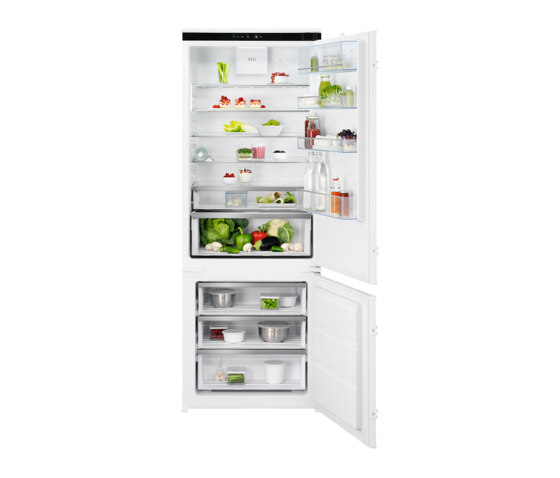 7000 Greenzone Integrated Fridge Freezer 188.4 cm - White | Frigoriferi | Electrolux Group