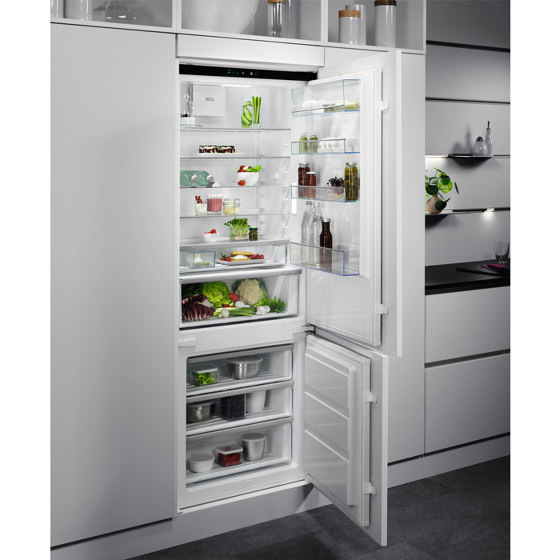 7000 Greenzone Integrated Fridge Freezer 188.4 cm - White | Refrigerators | Electrolux Group