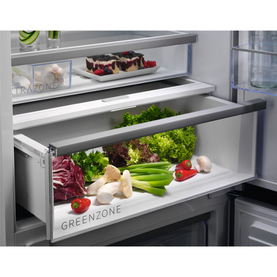 7000 Greenzone Integrated Fridge Freezer 188.4 cm - White | Kühlschränke | Electrolux Group