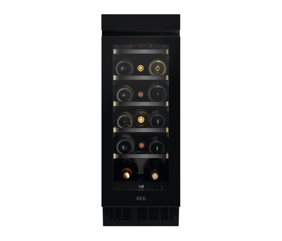 7000 Integrated Under Counter Wine Cabinet 81.8 cm - Black Glossy Glass | Wine coolers | Electrolux Group