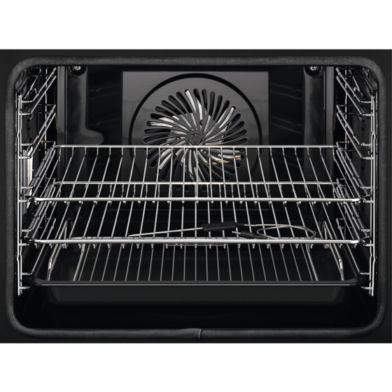7000 SteamCrisp Pyrolytic Self Clean Oven - Matt Black | Fours | Electrolux Group