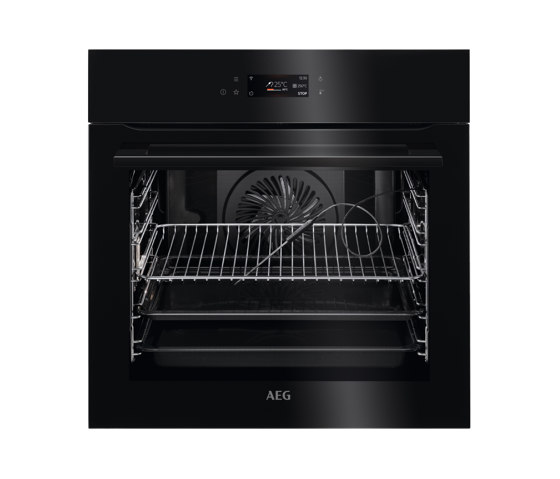 8000 Assistedcooking Pyrolytic Self Clean Oven - Black | Fours | Electrolux Group